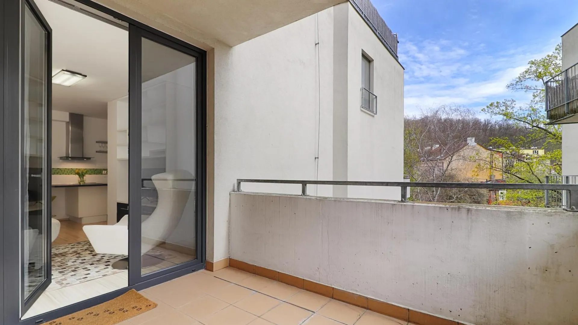 Peace And Comfort Near Center With Balcony, 500Mb Wifi براغ شقة