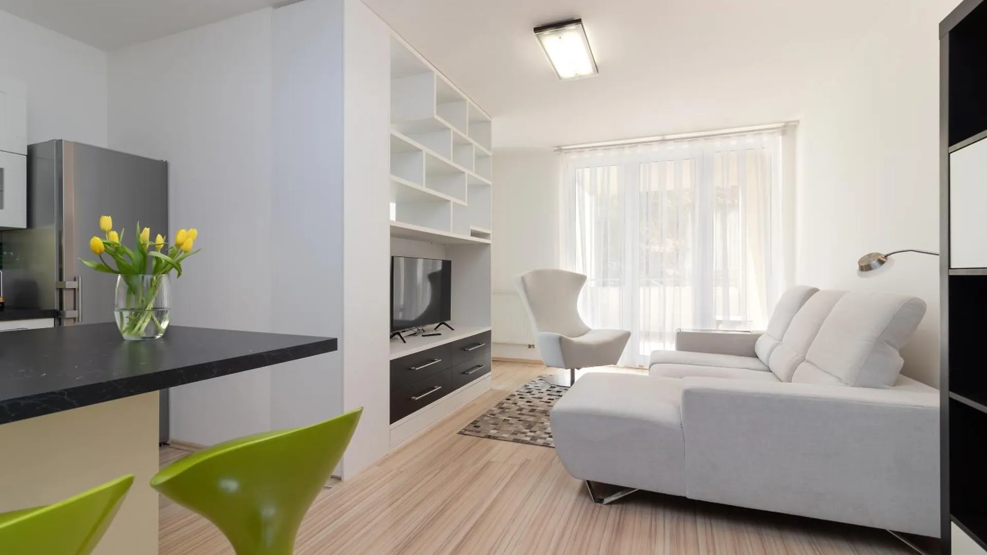 شقة Peace And Comfort Near Center With Balcony, 500Mb Wifi براغ